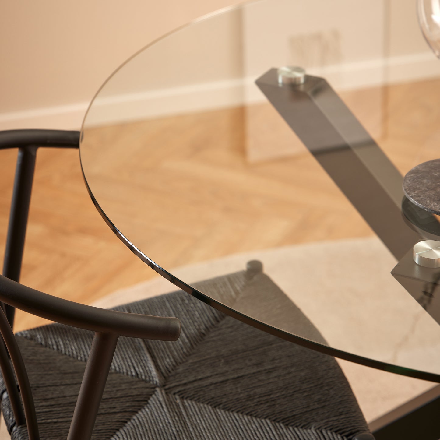 Heaven Round Dining Table with Clear Glass Top and Black Legs 119x75.5cm