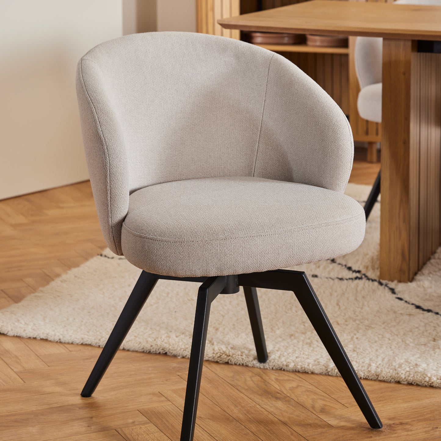 Round Dining Set – Soli Oak & Black Dining Table with 4 Beige Darlene Swivel Chairs