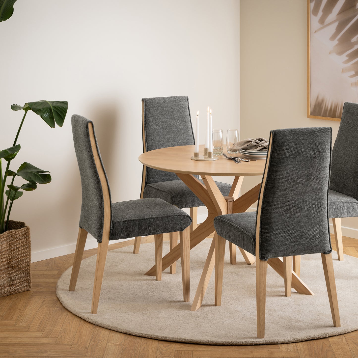 I_Duncan Round Dining Table in White Oak 105x75cm