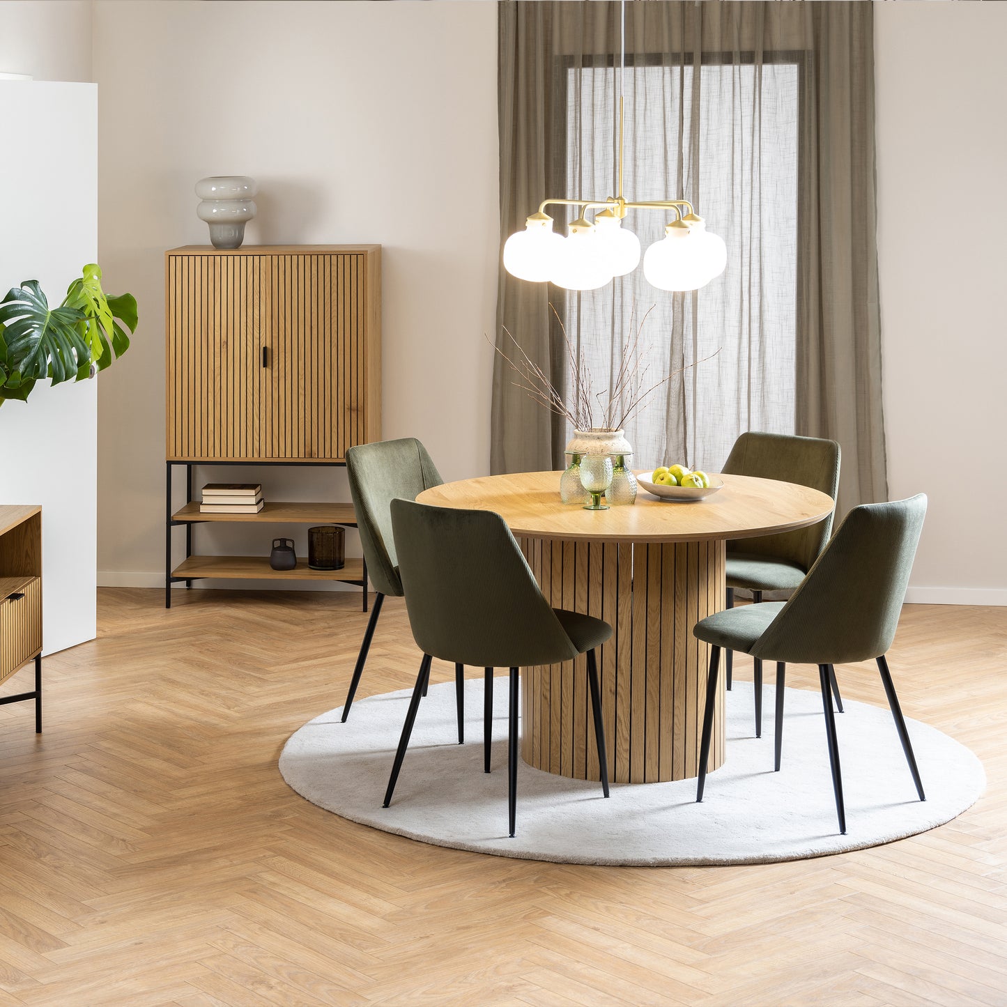 Lasse Dining Table in Oak